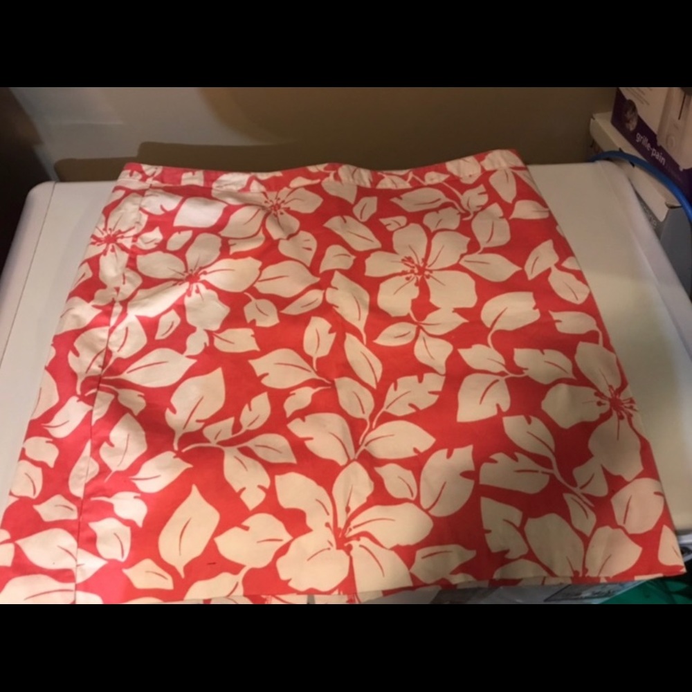 Cute plus size flower skirt new with out tags